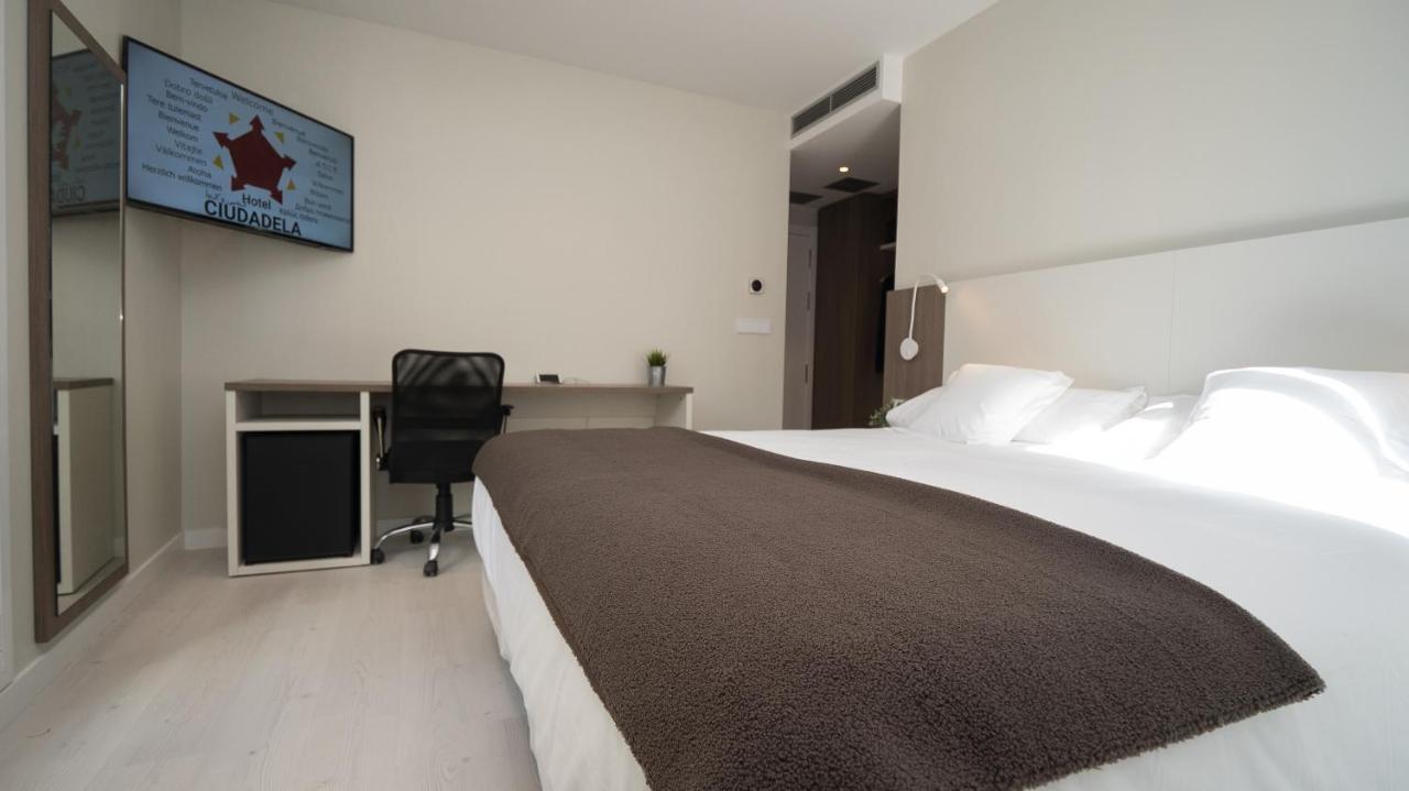 Hotel Ciudadela Pamplona Kültér fotó